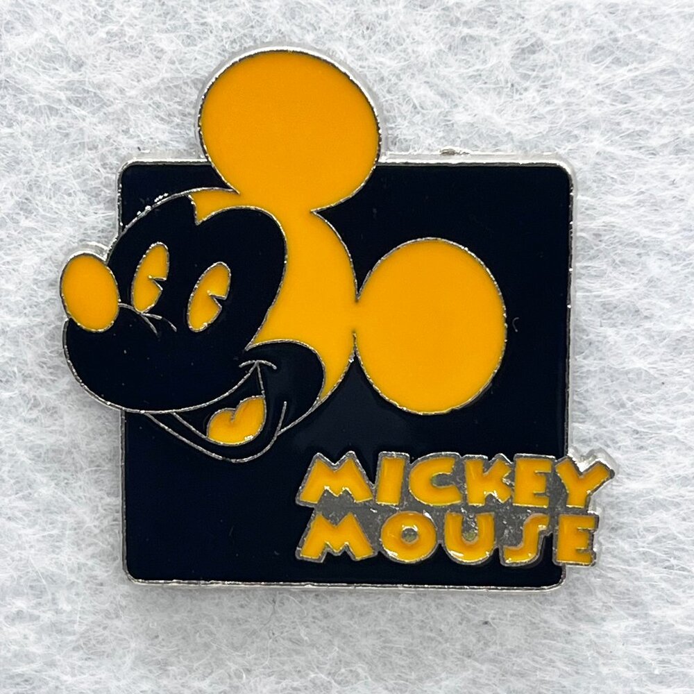 🔮‎ 5/$25 Disney Mickey Mouse Expressions Chuckling Pin